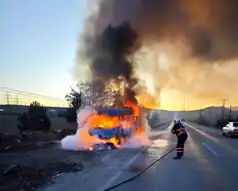 Çankırı-Eldivan Yolu'nda Minibüs Yandı