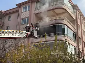 Apartman Yangını: 3 Kişi Dumandan Etkilendi
