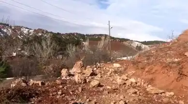 Heyelan Köy Yolunu Kapatti: Çankırı'da Ulaşım Kesintisi