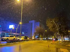 Kentte Kar Sevinci: Beyaz Örtü Her Yeri Kapladı!