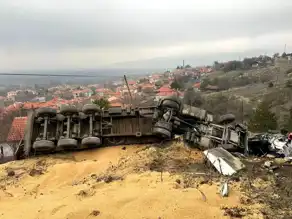 Çankırı'da TIR Devrildi, 1 Yaralı