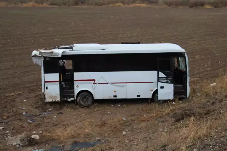 Cenaze Töreni Midibüsü Devrildi: 29 Yaralı