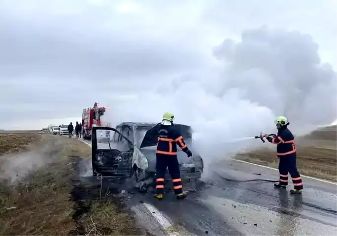 Çankırı Ünür'de Hafif Ticari Araç Yandı
