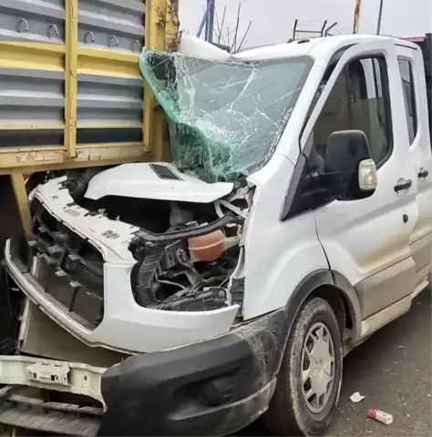 Kamyonet Tırla Çarpıştı: 1 Yaralı
