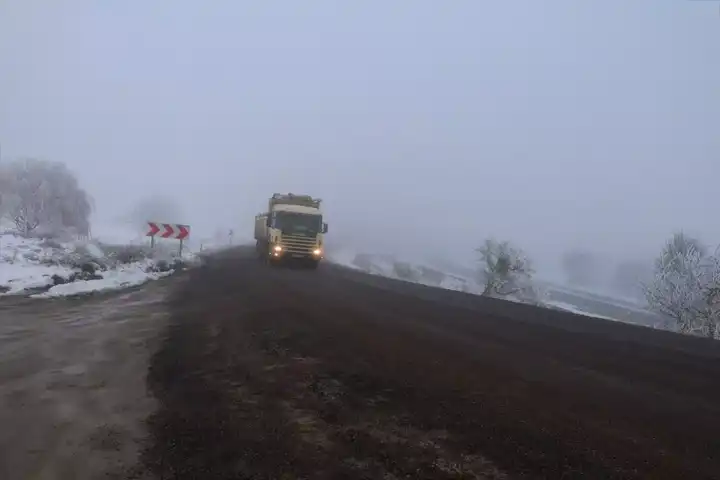 Yoğun Sis, İlçeler Arası Yolu Kapladı