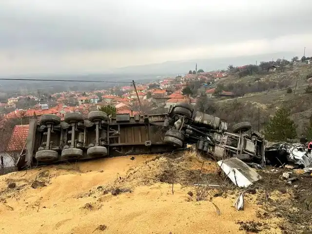 Çankırı'da TIR Devrildi, 1 Yaralı