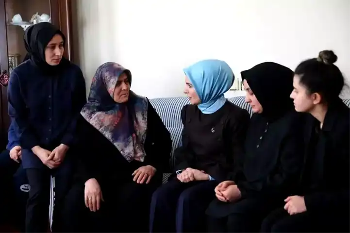 Bakan Göktaş, 15 Temmuz Gazisi'nin Ailesini Ziyaret Etti