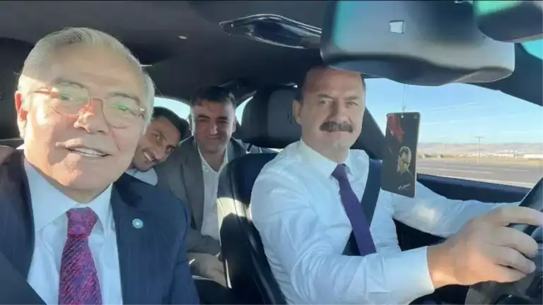 Siyasi Figürün Lüks Araç Fotoğrafı Tartışma Yarattı